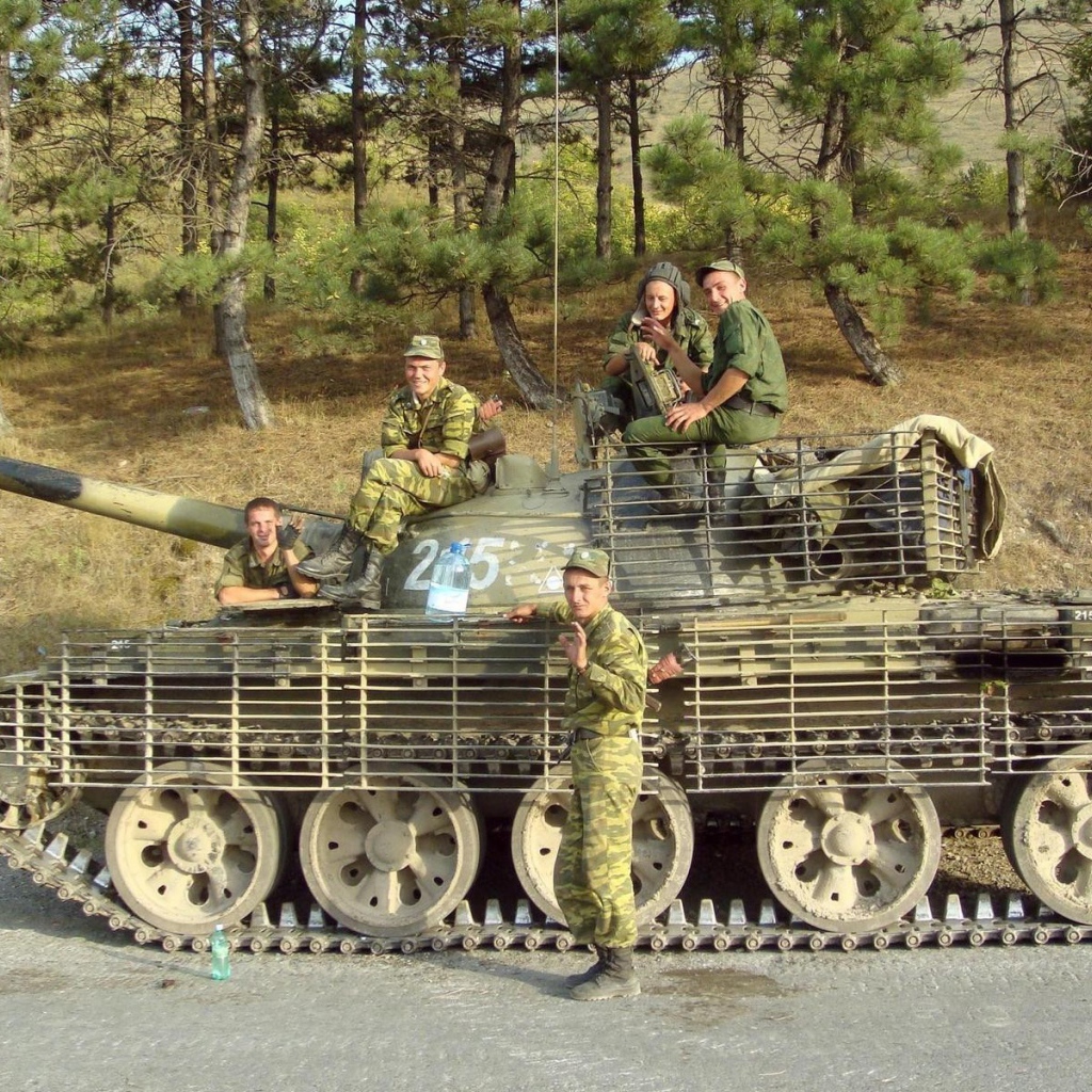 Солдаты на танке