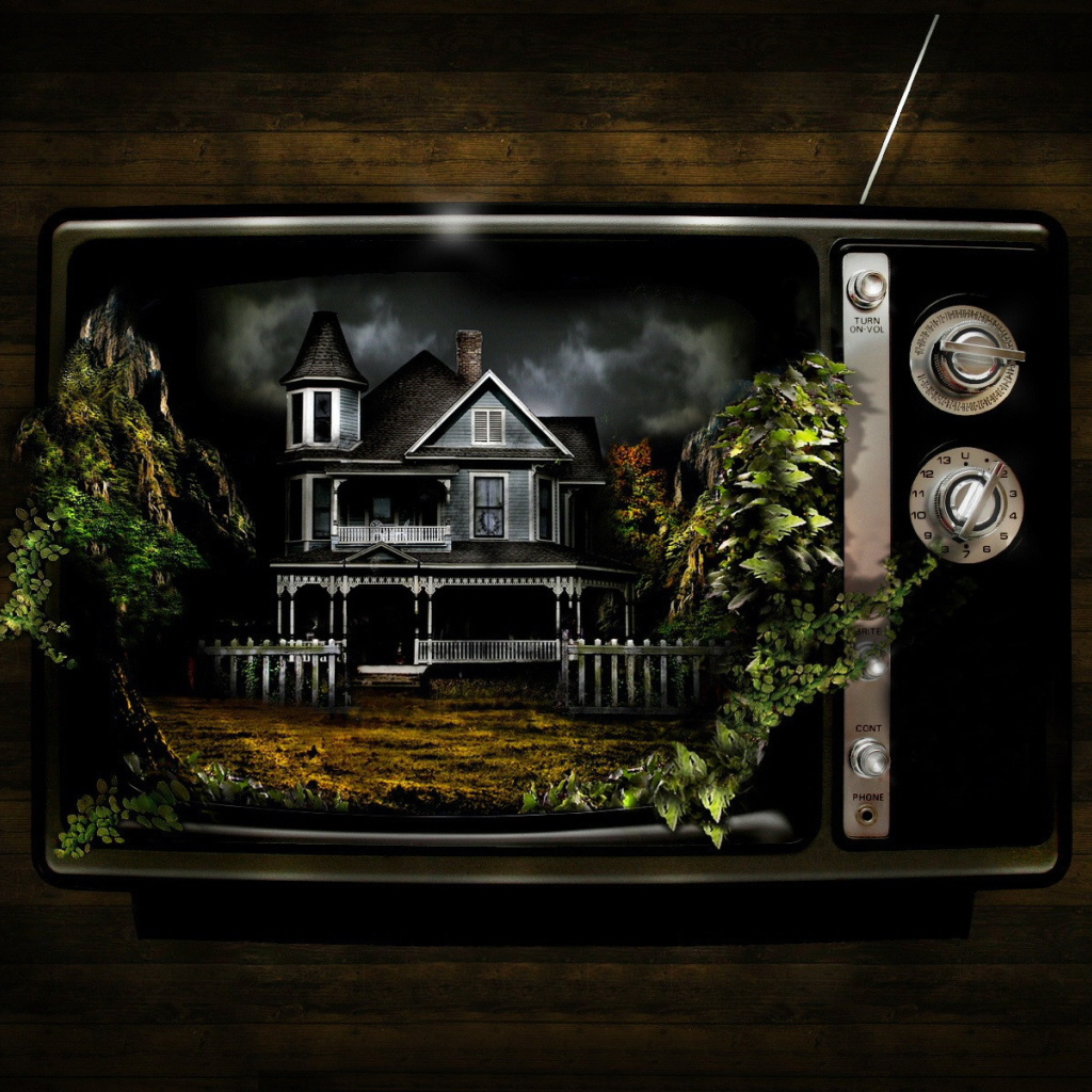 Телевизор зарос плющом