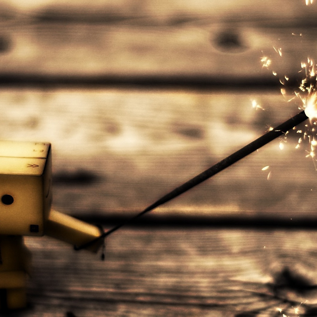 Картонный человечек с бенгальским огнем