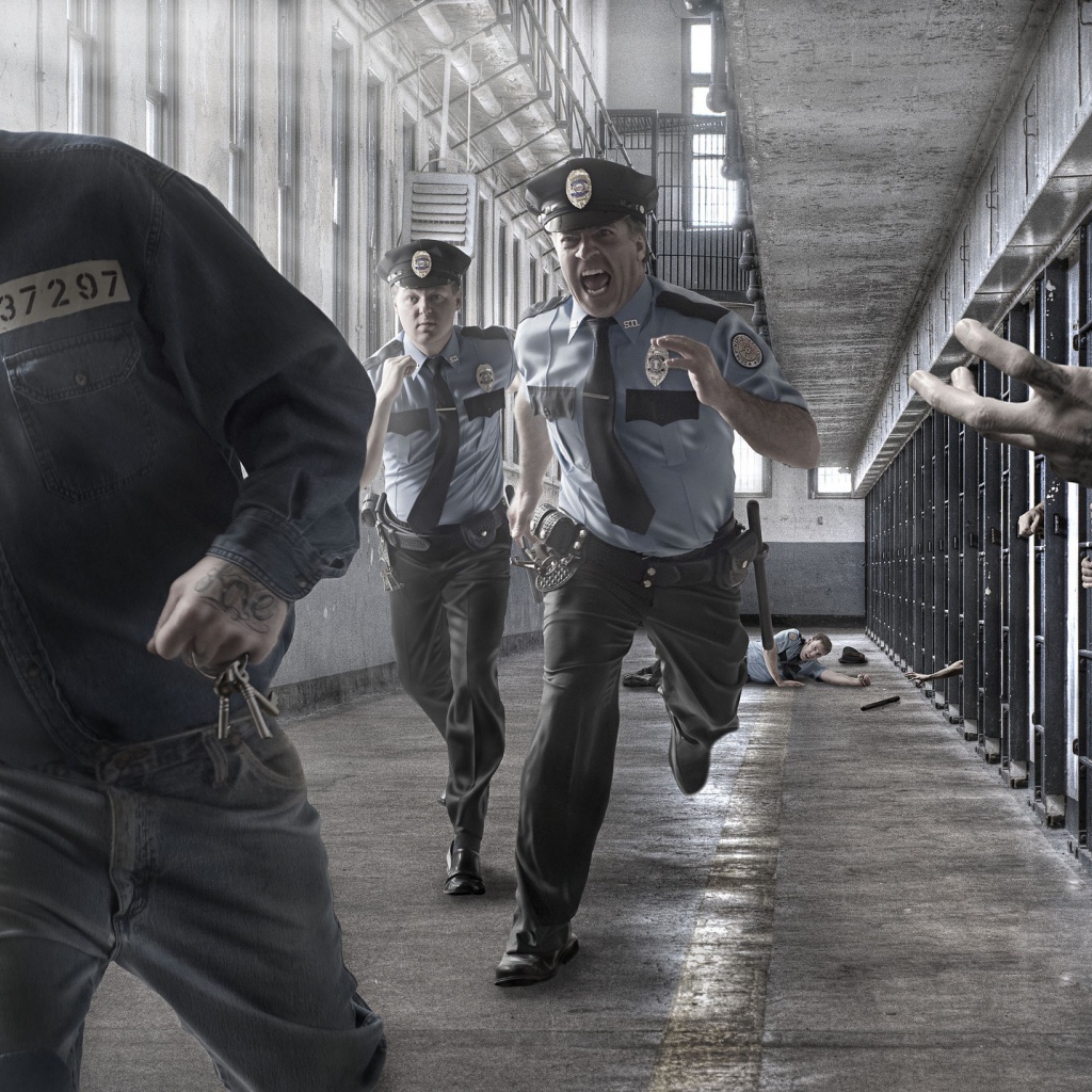 Преступник убегает от охраны в тюрьме