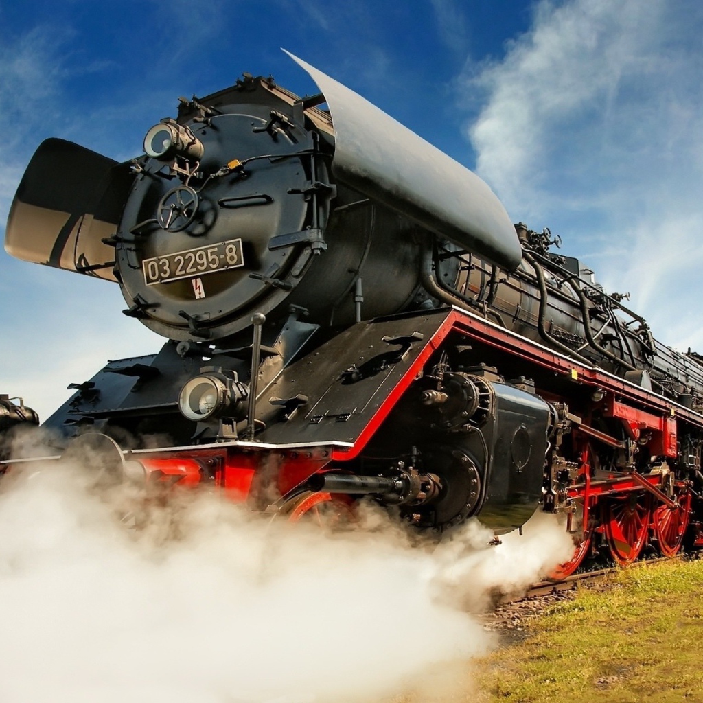 Паровоз сбрасывает пар