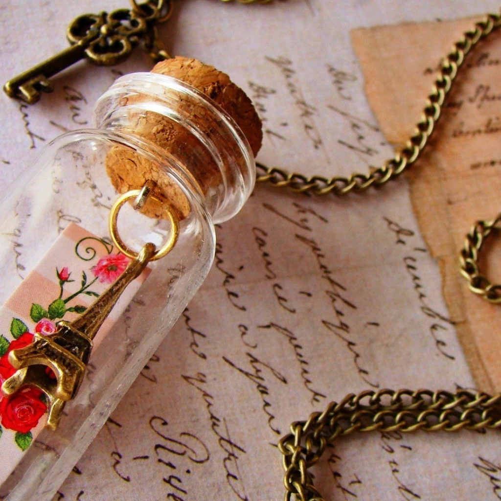 Оригинальный брелок на цепочке