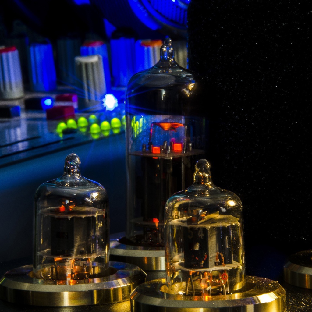 Вакуумные лампы от старых микросхем