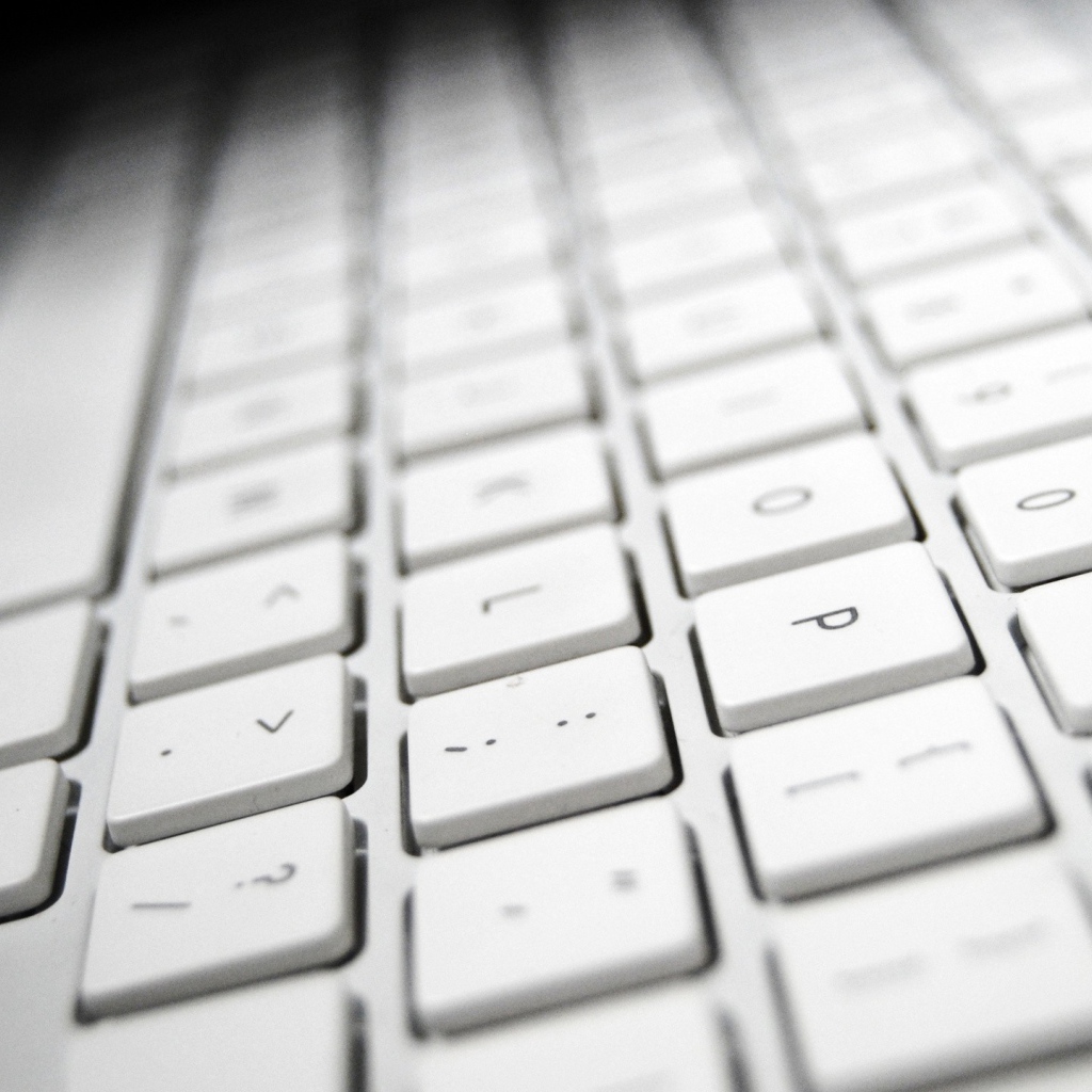 Белая клавиатура ноутбука