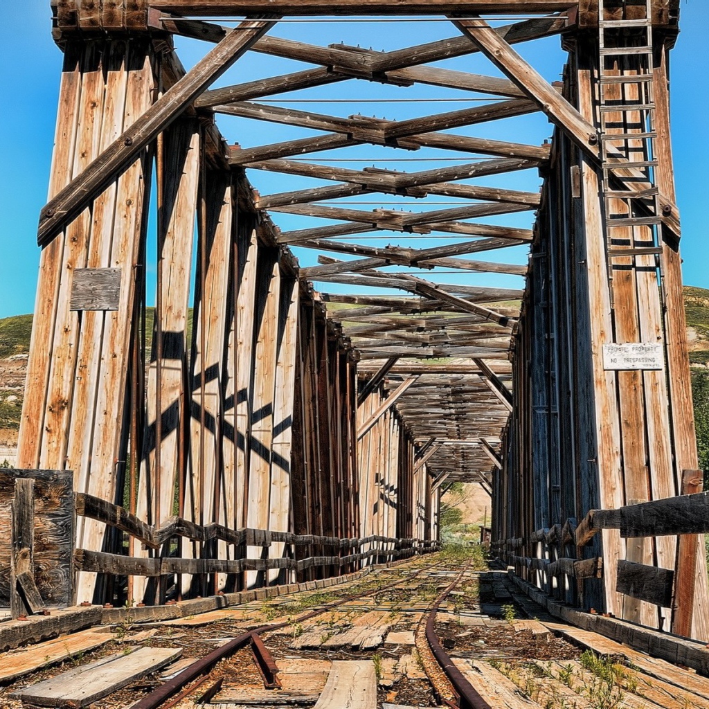 Деревянный железнодорожный мост