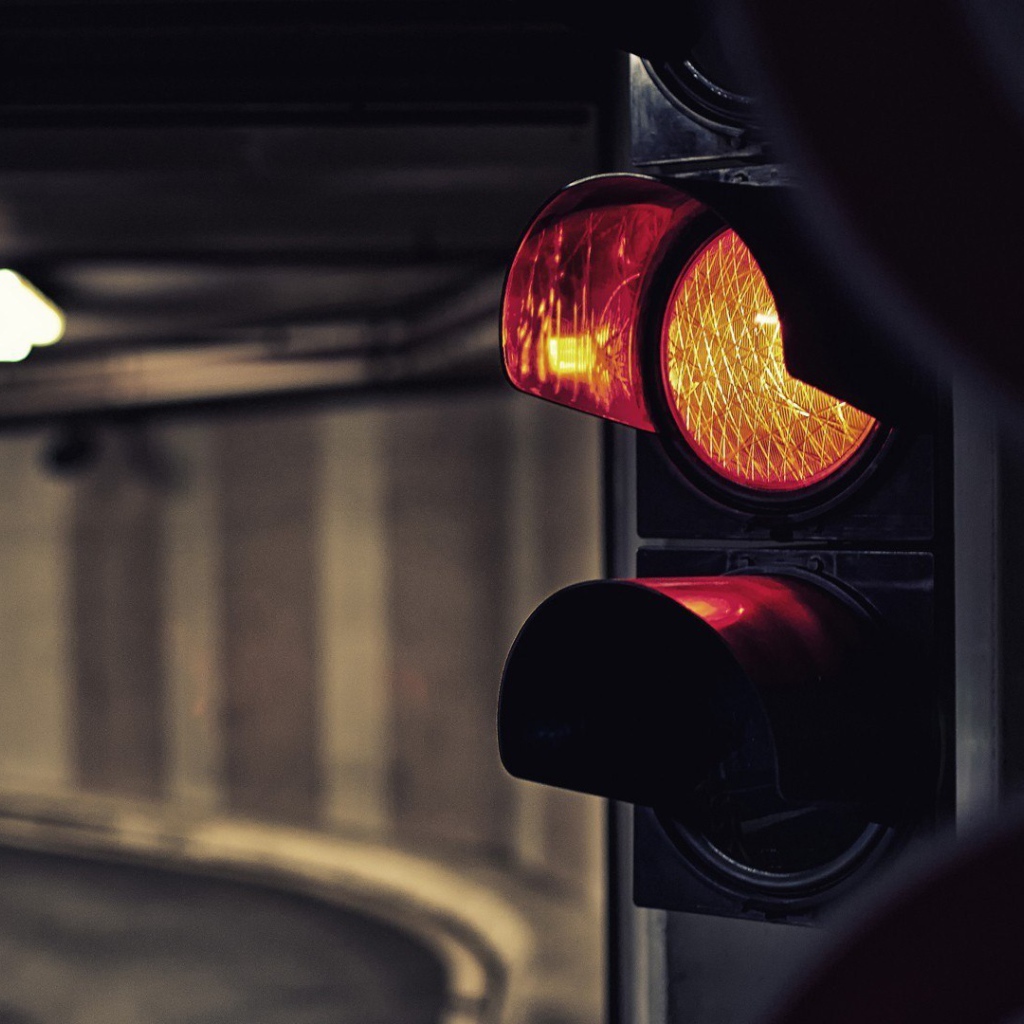 Желтый свет светофора