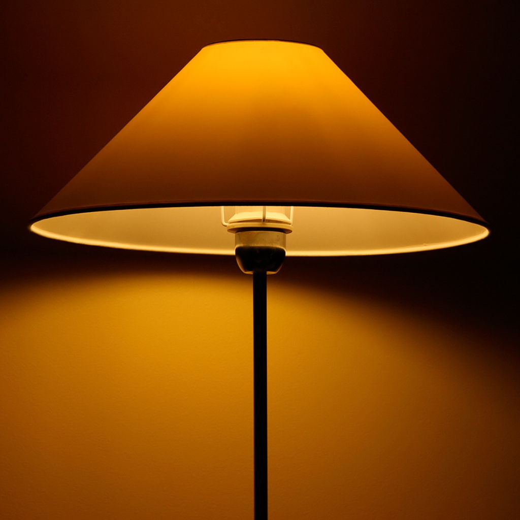 Лампа с абажуром