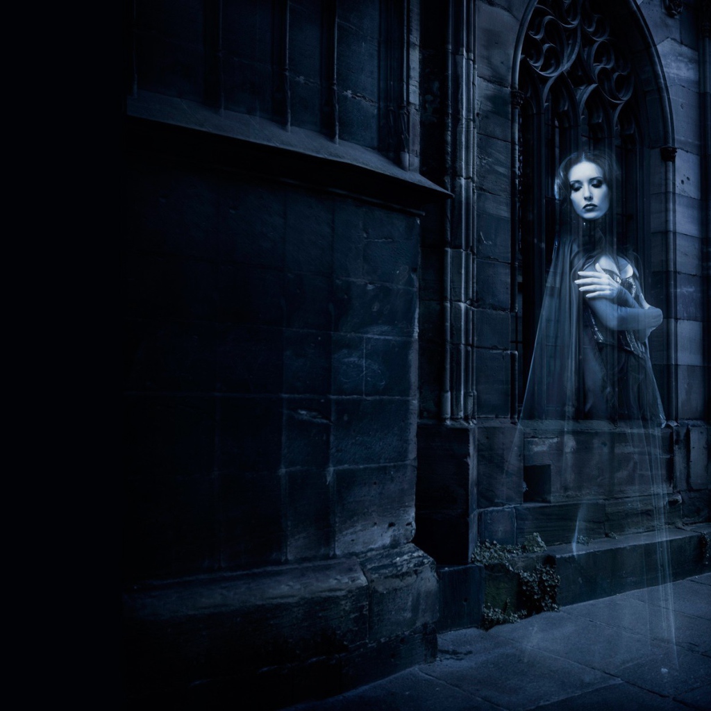 Призрак бродит по коридорам замка