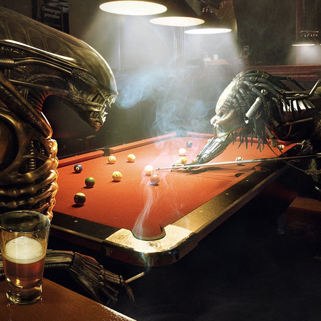 Пришельцы пьют пиво в баре