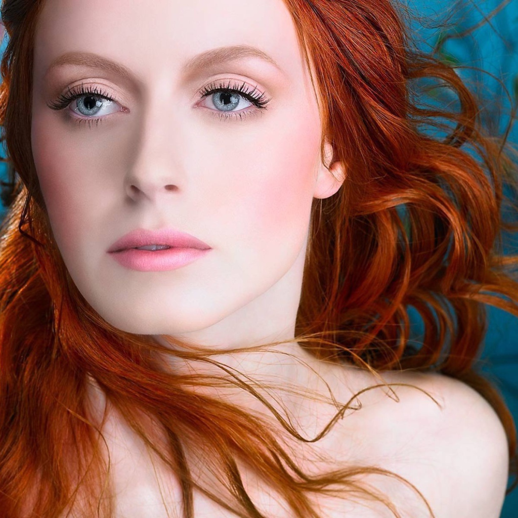 Лицо рыжей русалки
