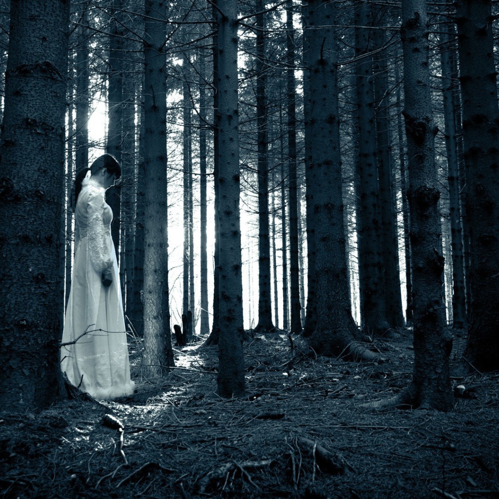 Привидение девушки в белом платье