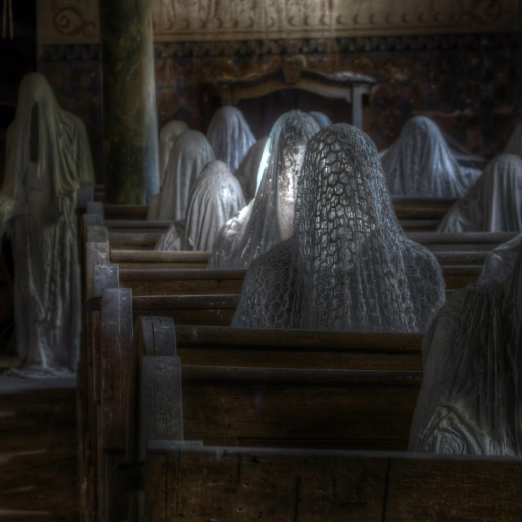 Призраки в церкви