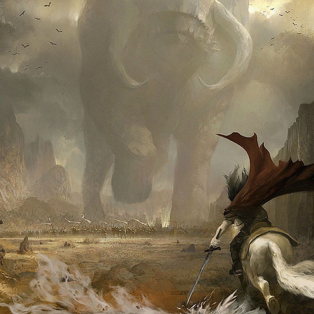 Огромный слон идет в атаку