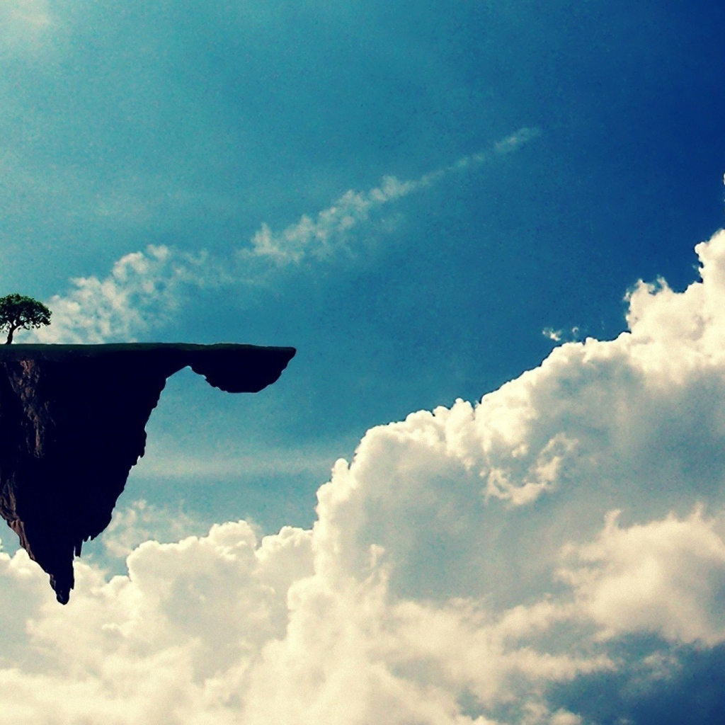 Маяк на куске земли улетает в облака