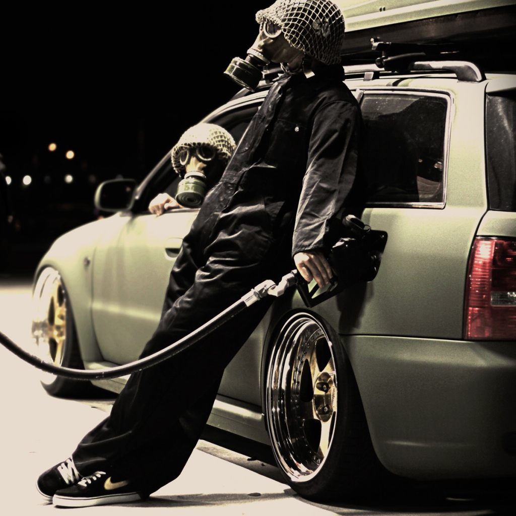 Заправщик в маске