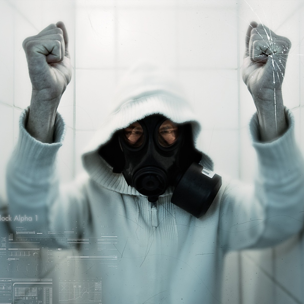 Человек в маске заблокирован за стеклом