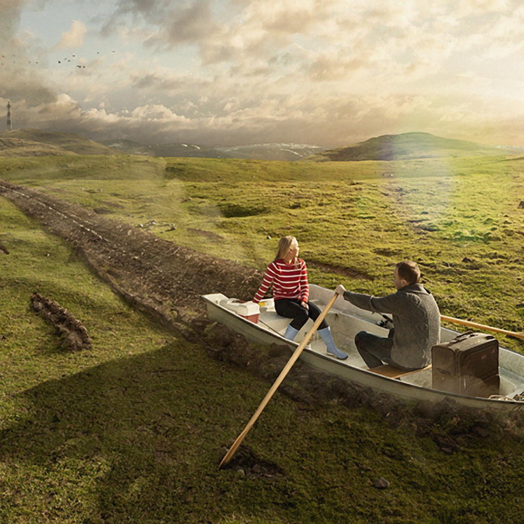 Двое в лодке среди поля