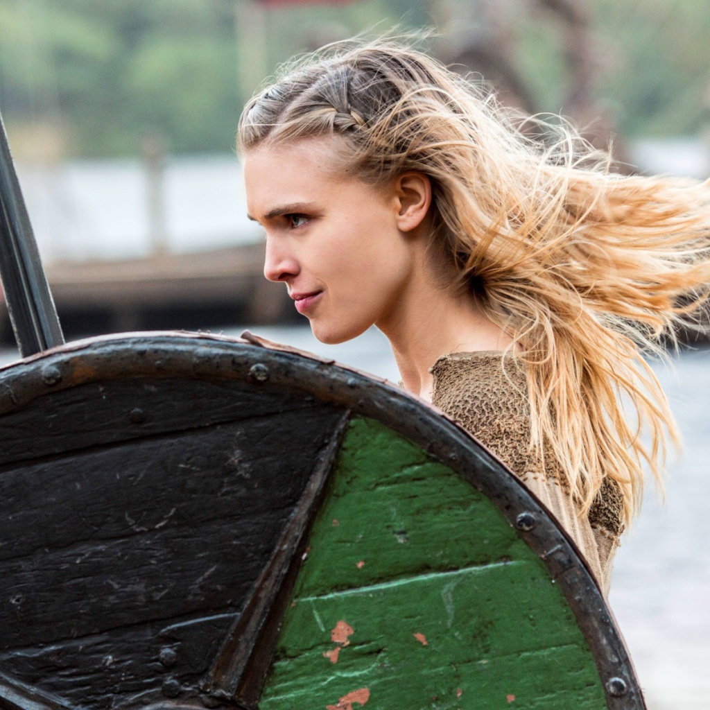 Девушка викинг воин