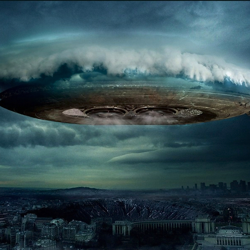 Летающая тарелка над городом