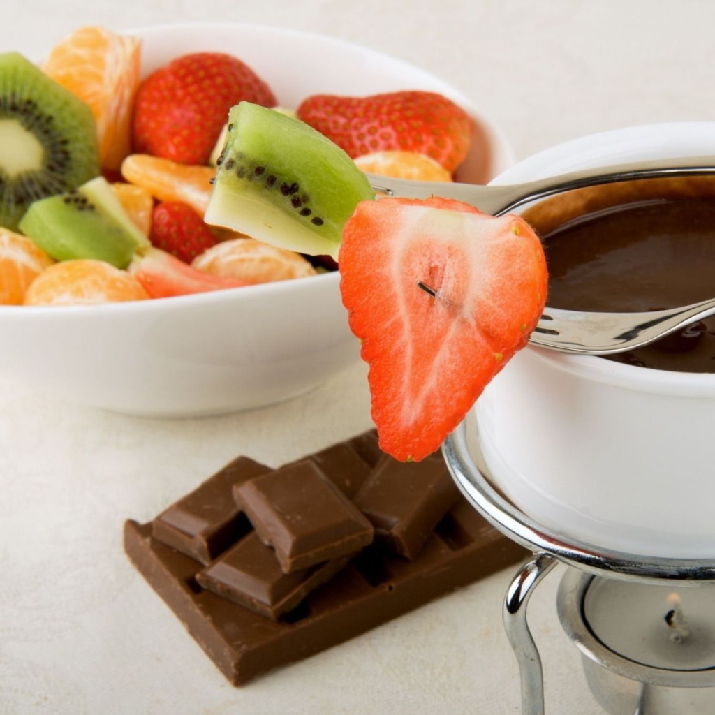 Фрукты с шоколадом