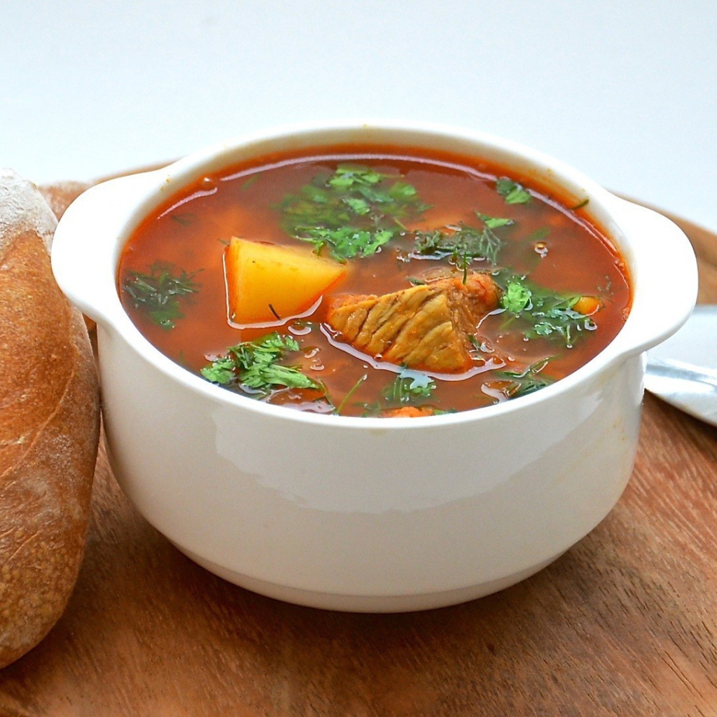 Мясной суп с булочками