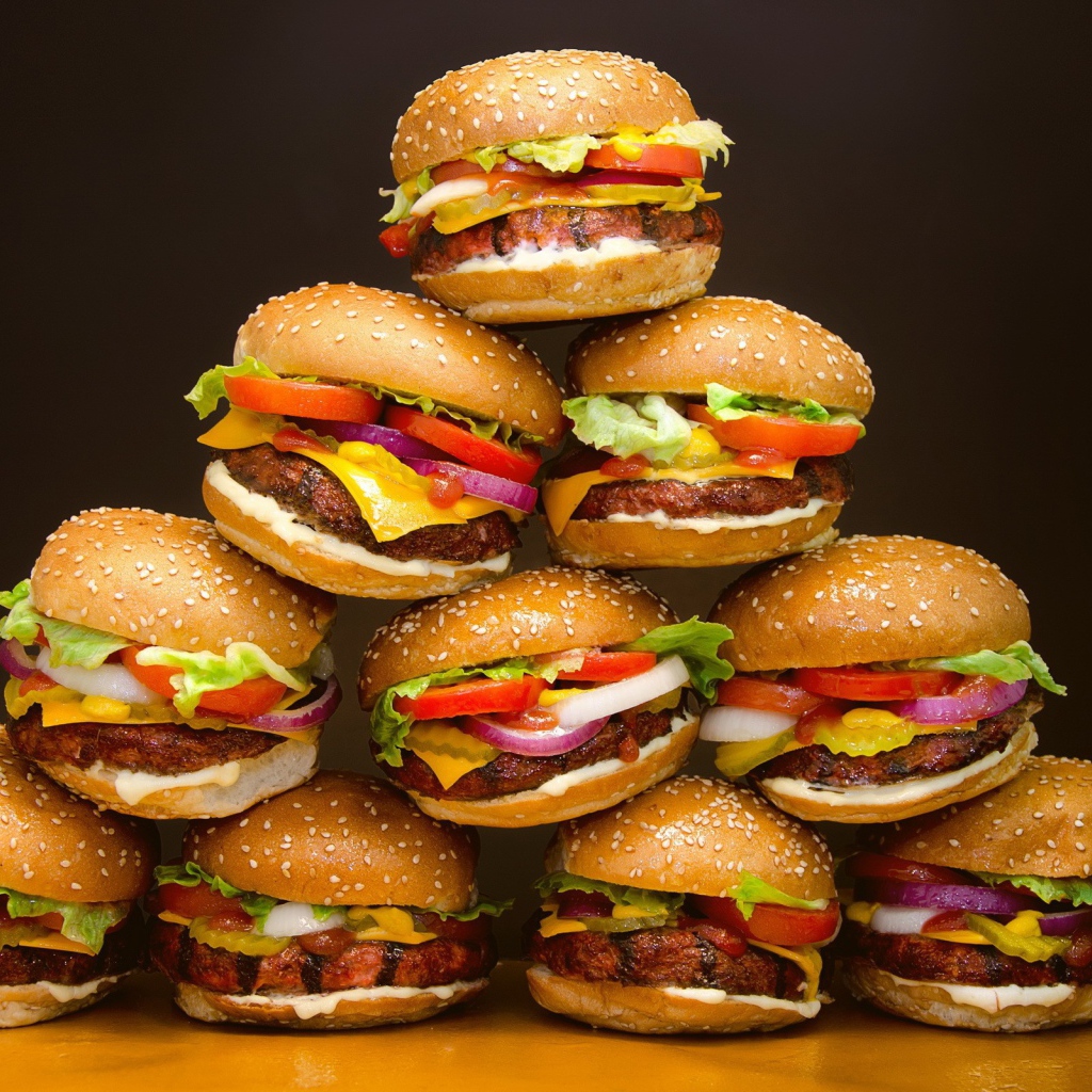 Треугольная горка из бургеров