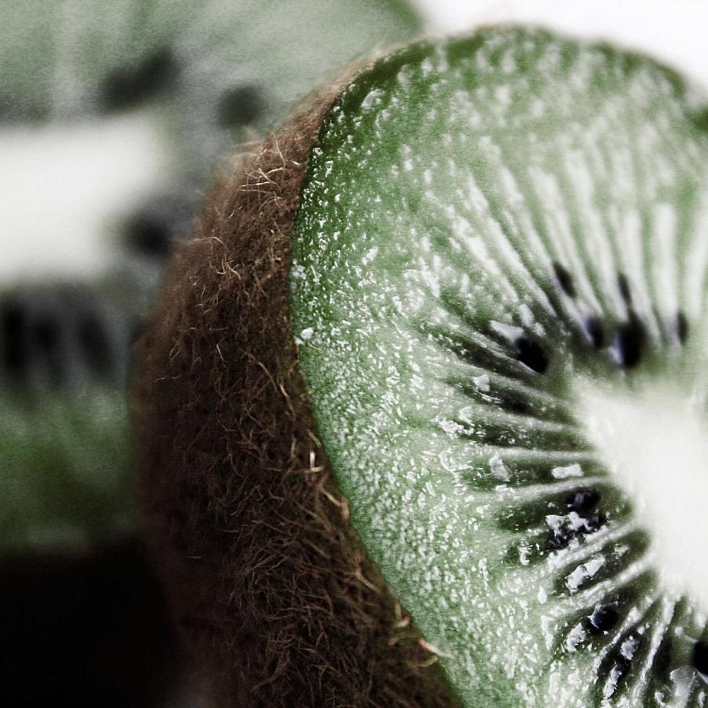 Разрезанный пополам киви