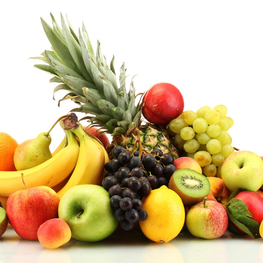 Ананас и фрукты