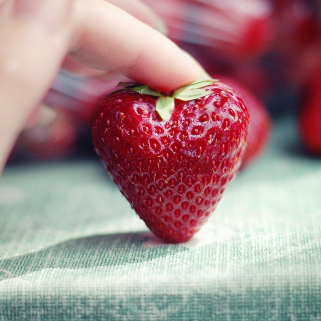 Клубника в форме сердца