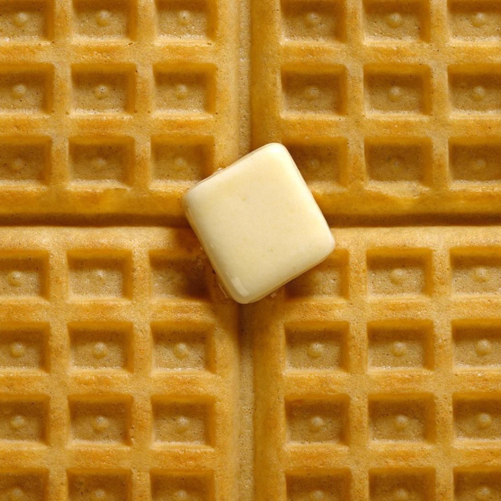 Кусочек масла на выпечке