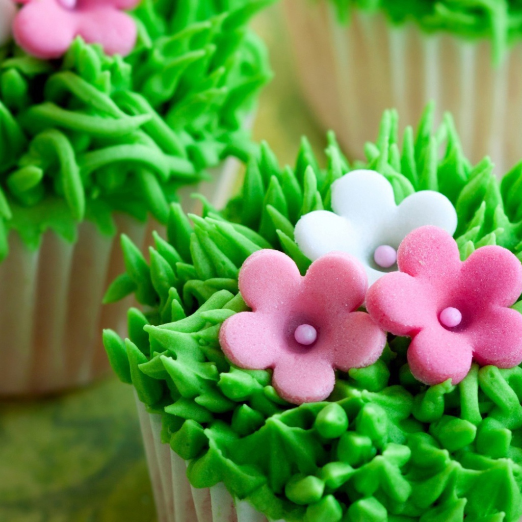 Кексы из крема в форме клумбочек