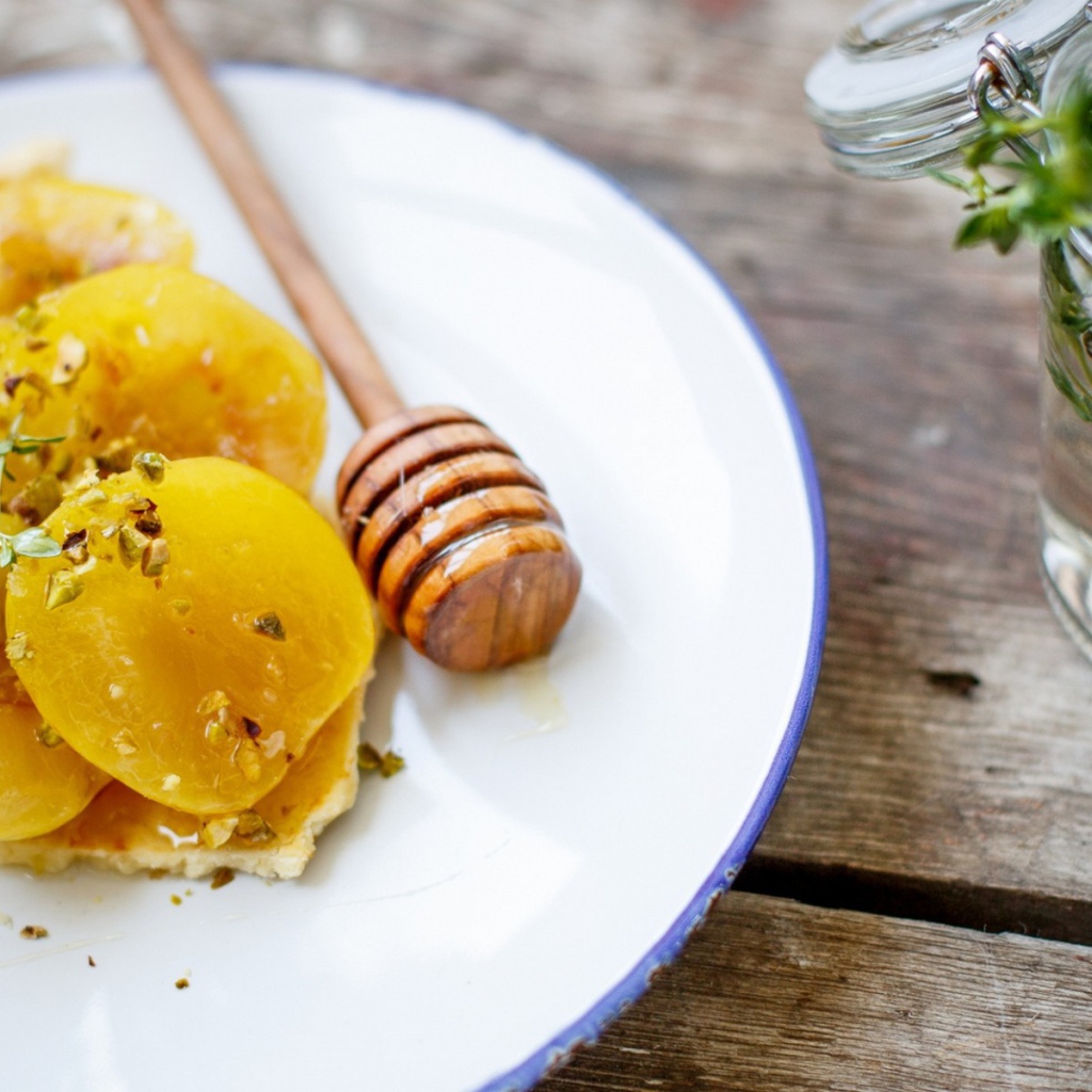 Блюдо со свежим медом