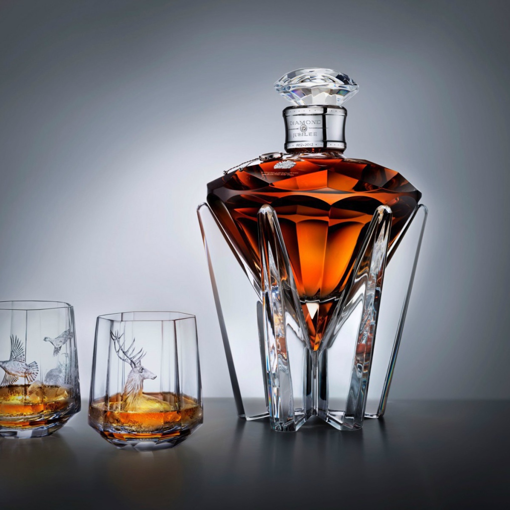 Бутылка коньяка необычной формы