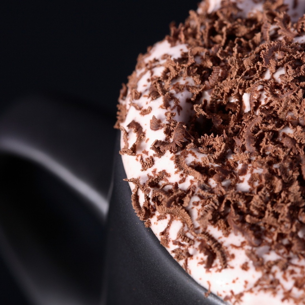 Шоколадная стружка на пенке кофе