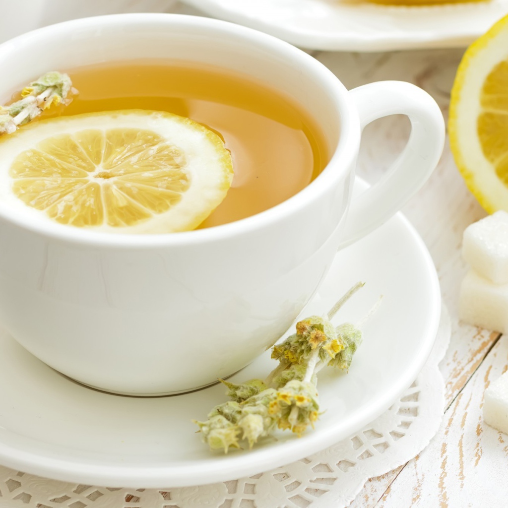 Лимон в травяном чае