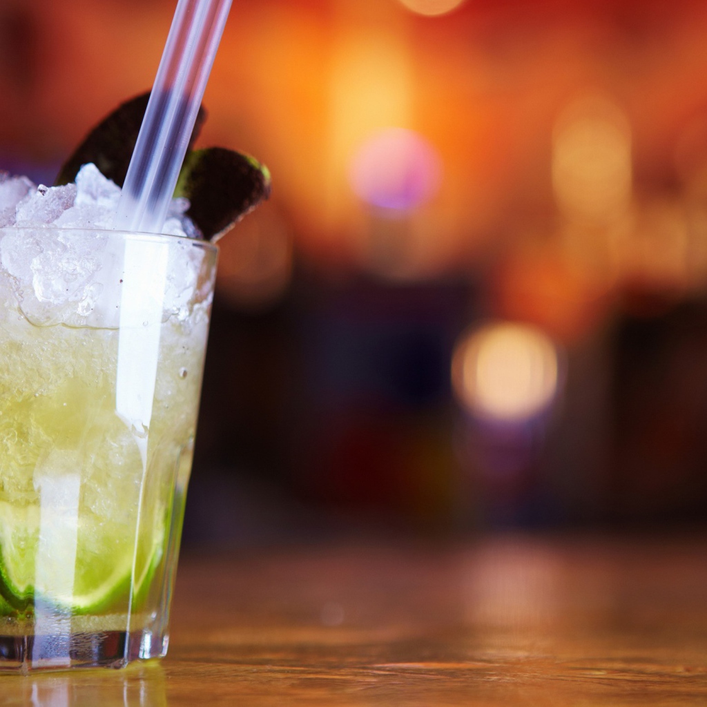 Напиток из лайма со льдом