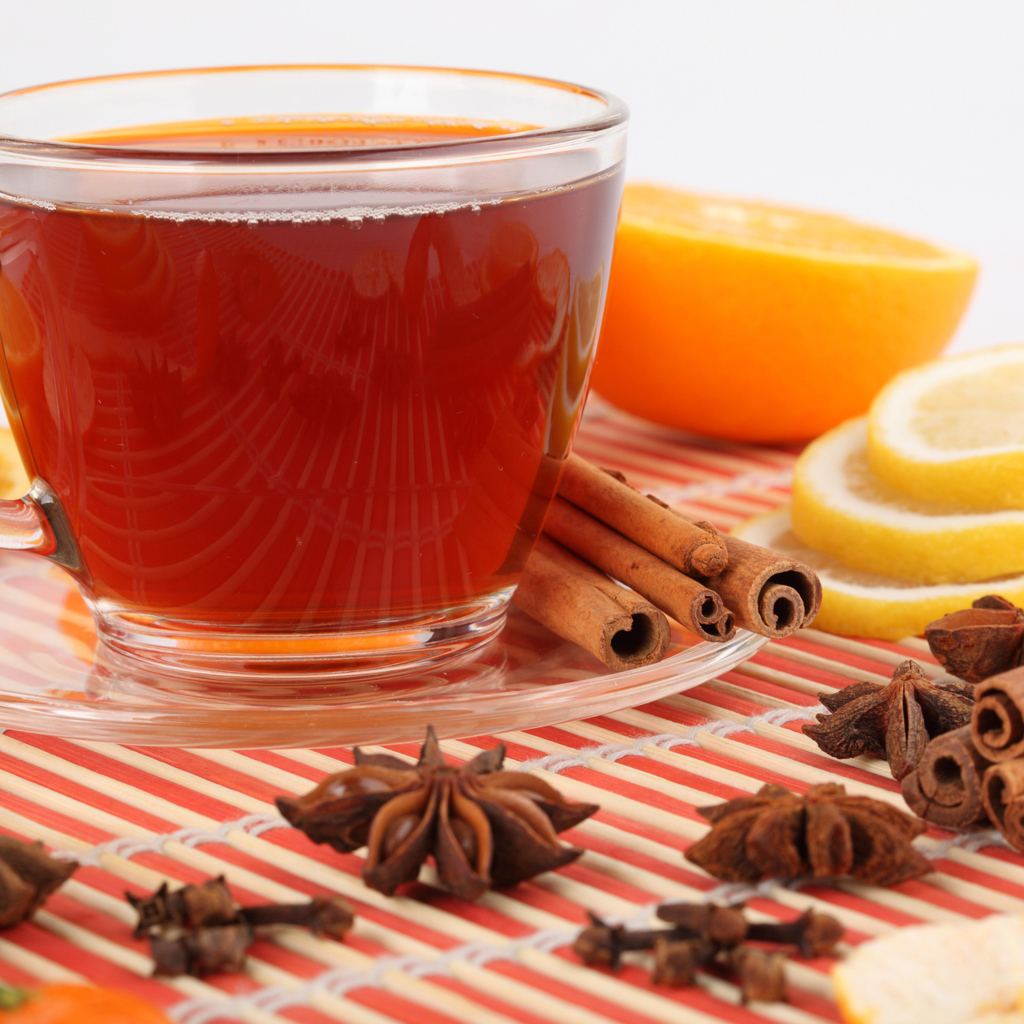 Чай с лимоном и корицей