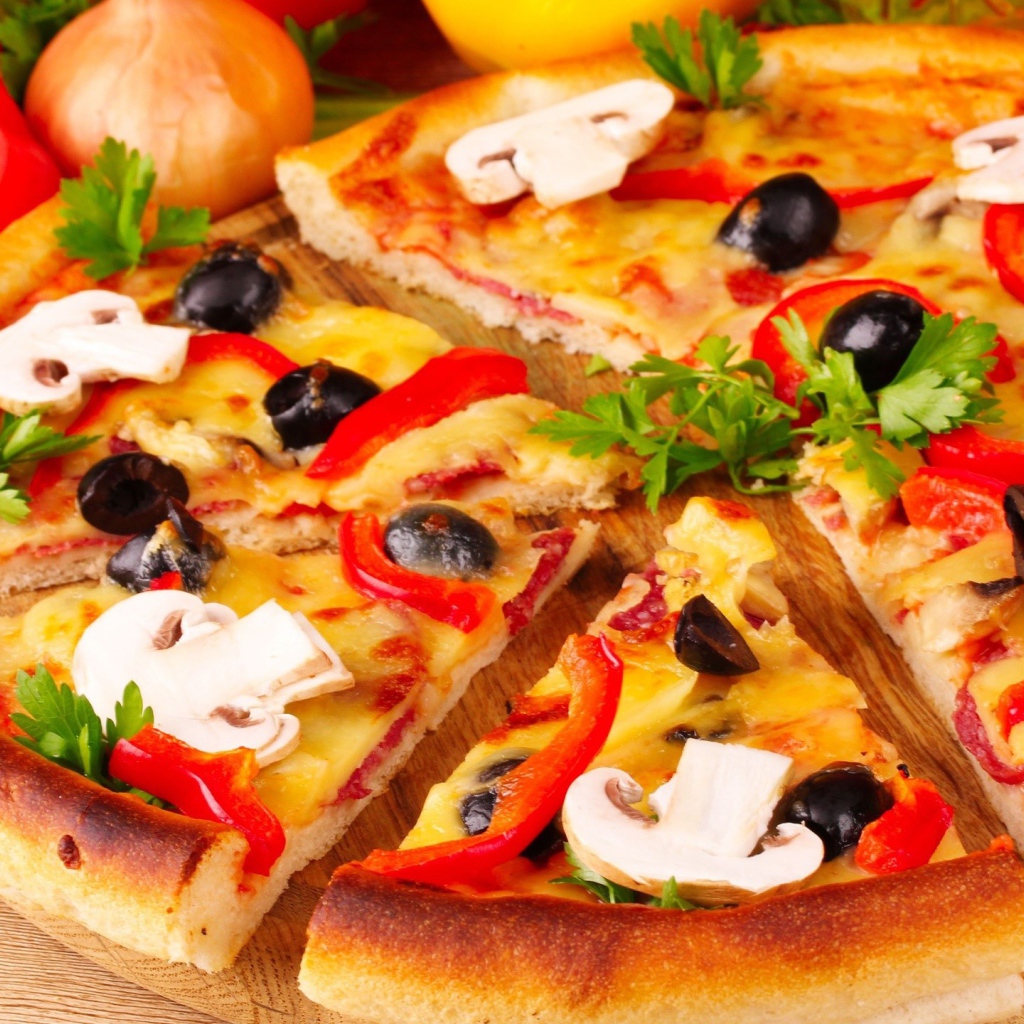 Пицца с грибами и перцем