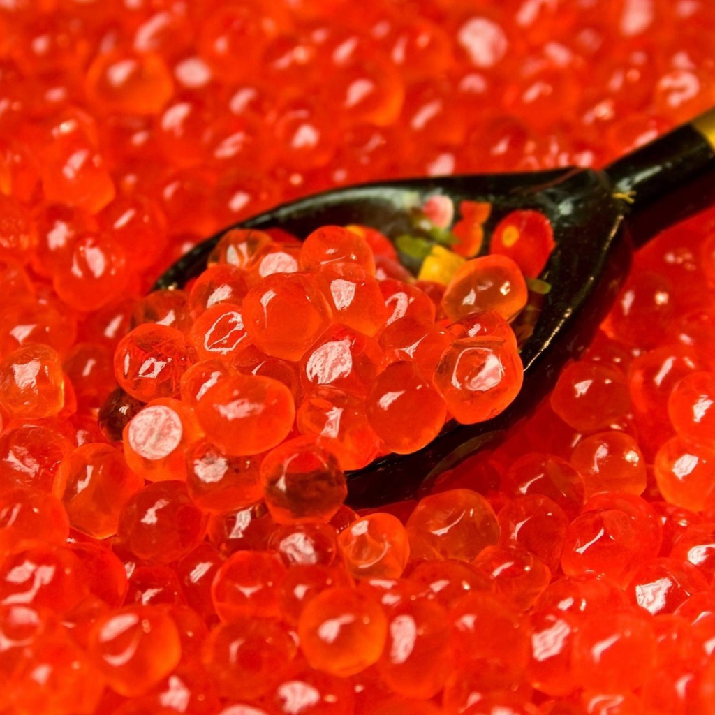 Ложка в красной икре