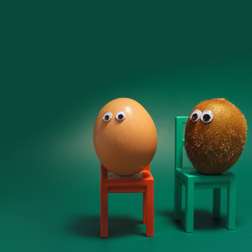 Яйцо на табуретке