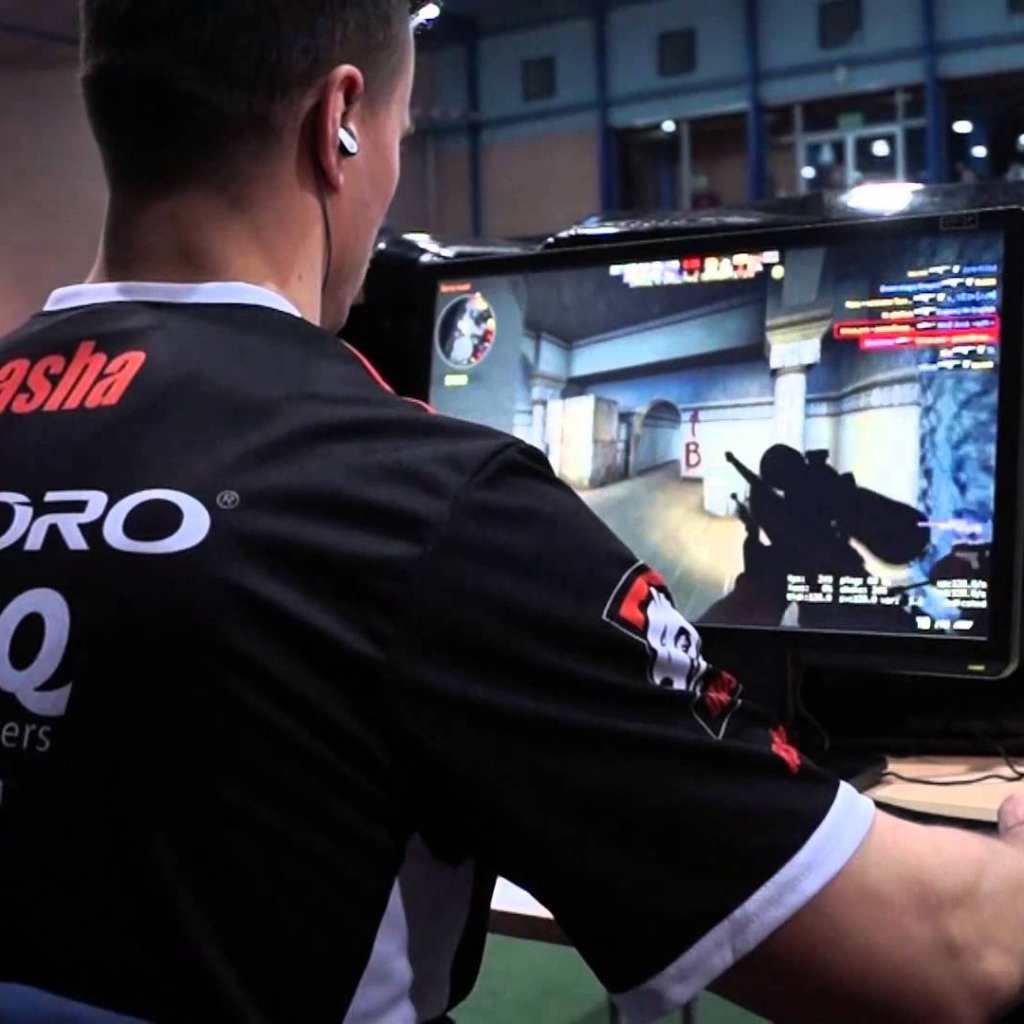 Геймер за компьютером, Virtus Pro