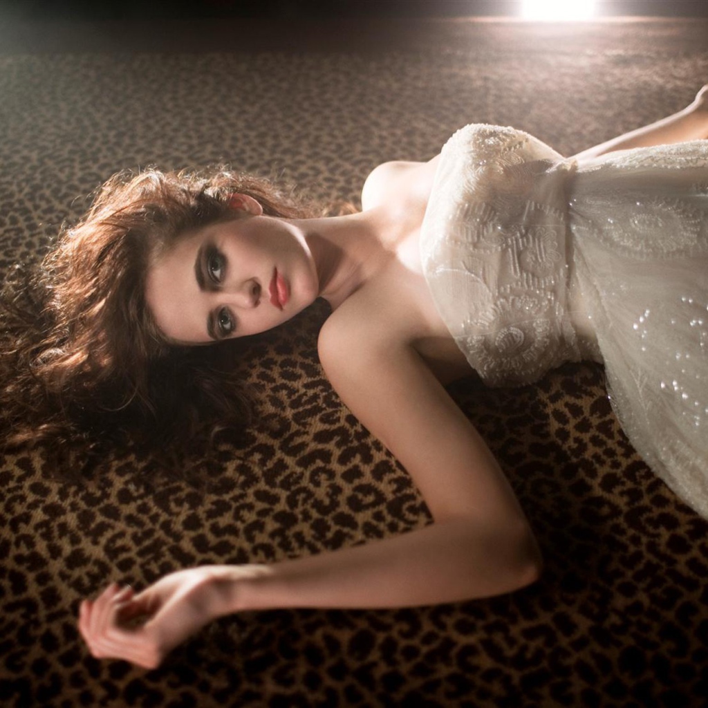 Актриса Ева Грин в белом платье