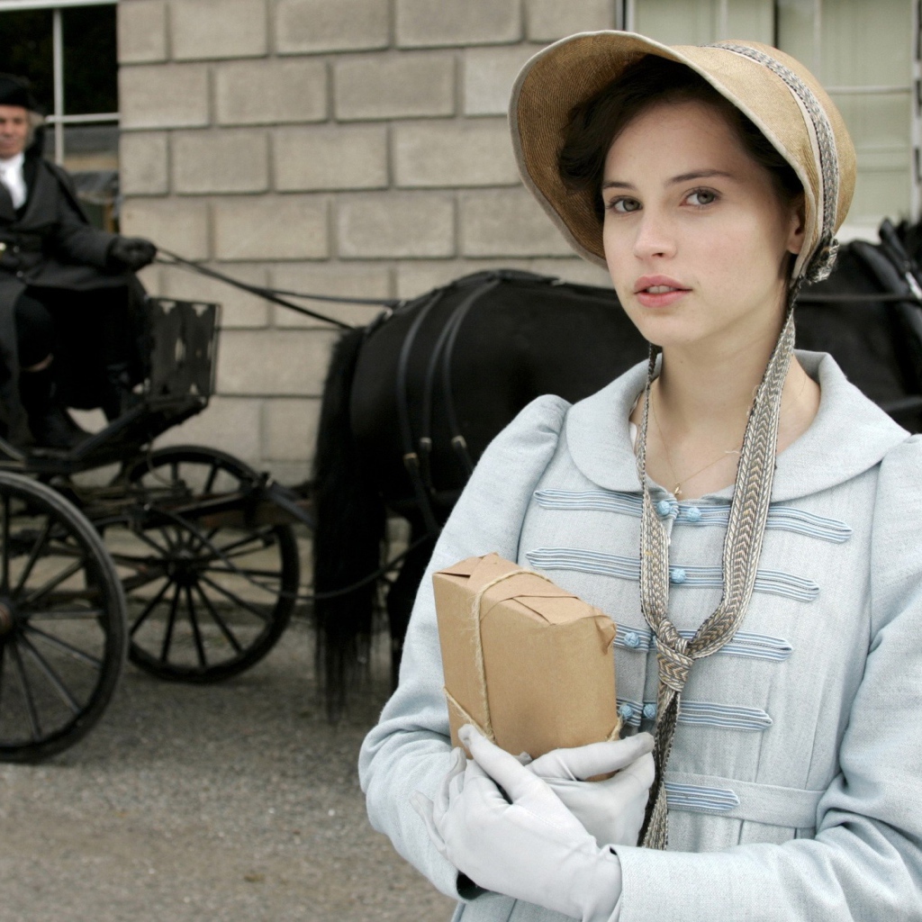 Актриса Фелисити Джонс в старинной одежде