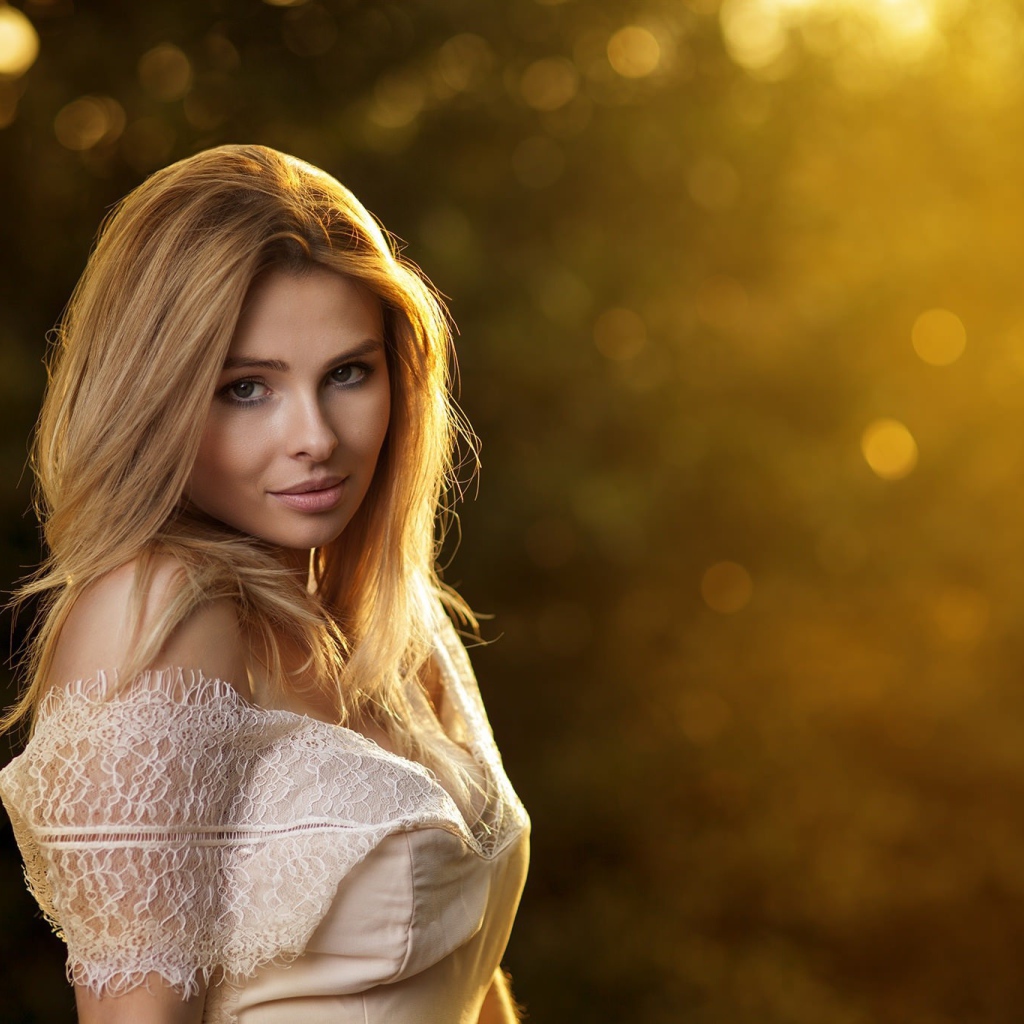 Красивая блондинка, портрет