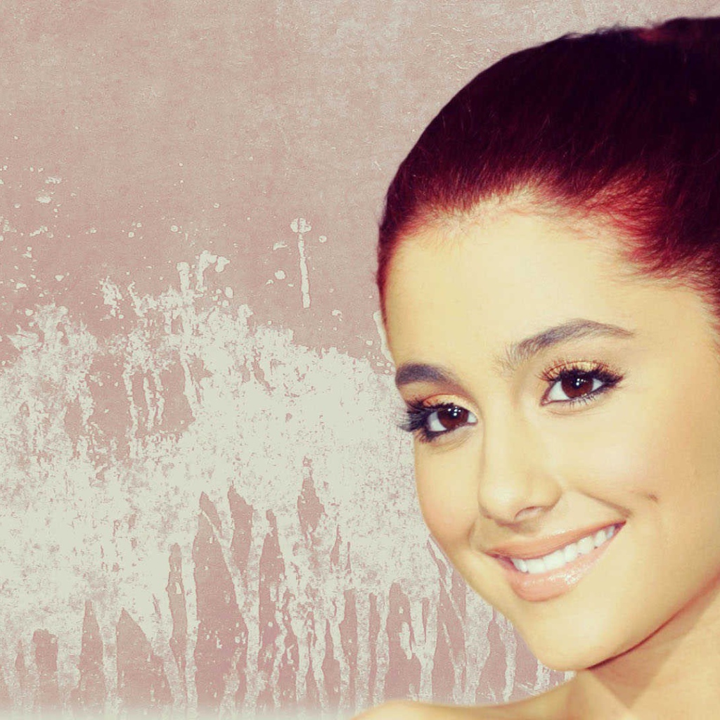 Красивая девушка Ариана Гранде