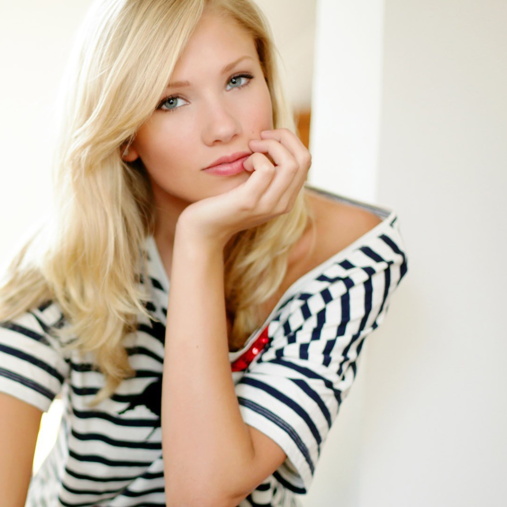 Модель блондинка Берит Баркланд