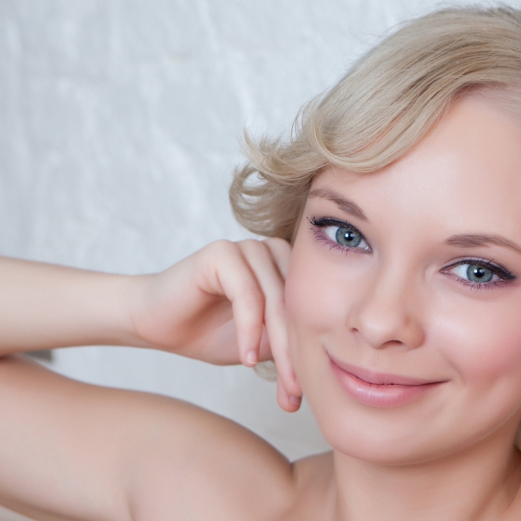 Блондинка модель Feeona A