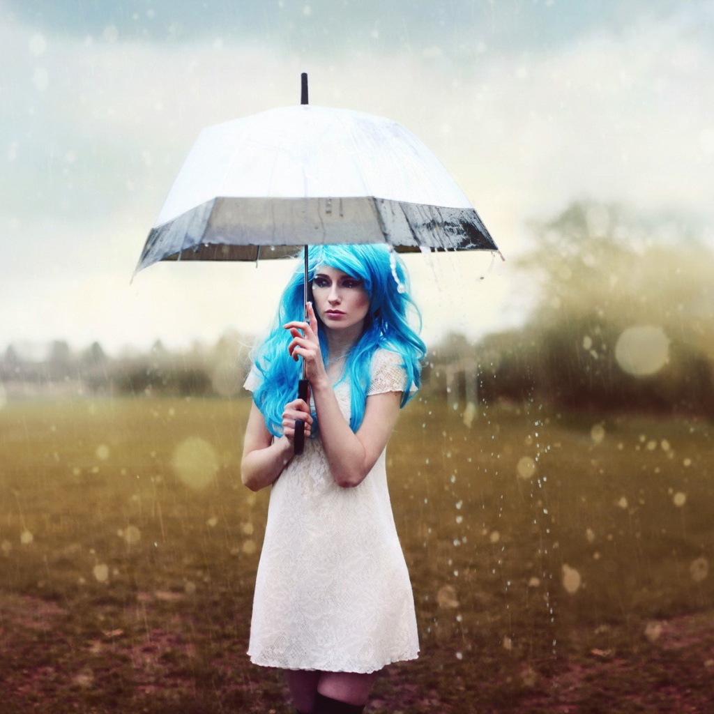 Синеволосая девушка под белым зонтом