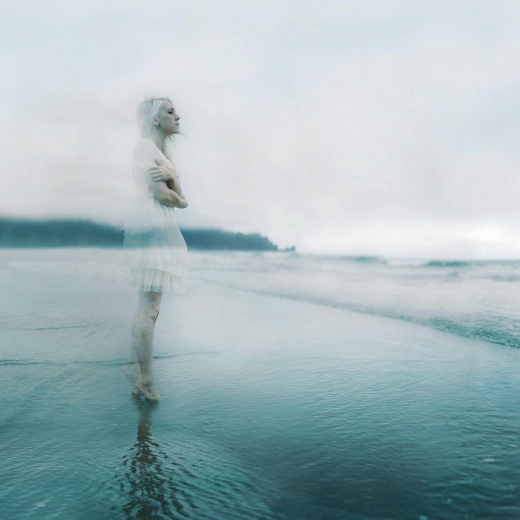 Призрак девушки у воды