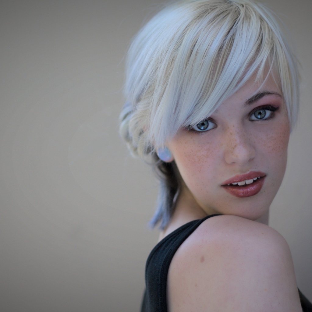 Девушка блондинка Devon Jade